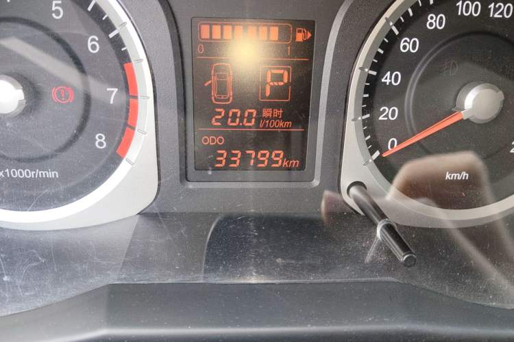 Used Venucia R50X 2013 1.6L Automatic Model Odometer Close Up