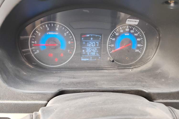 Used Dongfeng Fengon 370 2016 1.5L Manual Standard Model II 7 Seats Odometer Close Up