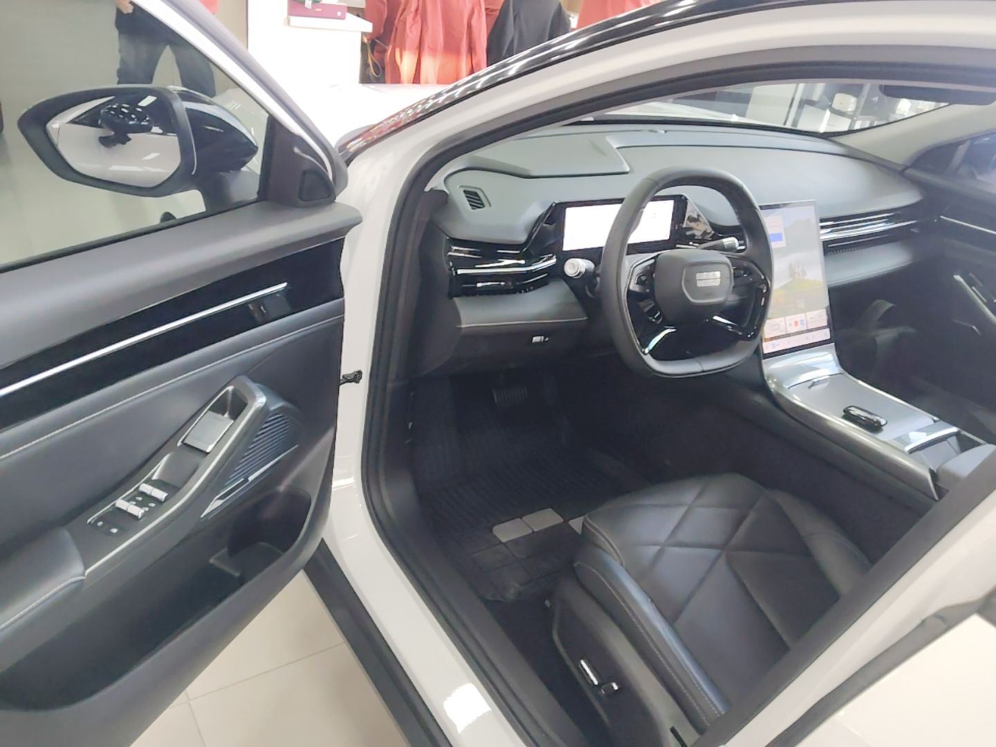 Geely Galaxy L6 2024 125km PLUS Dragon Edition — снимка 18