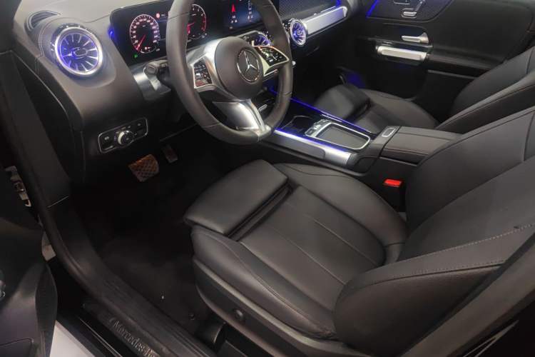 Used Mercedes-Benz GLB 2025 GLB 220 Fashion Model Left Front Seat