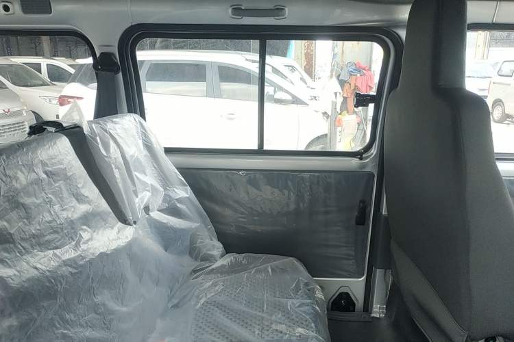 Used Wuling Zhiguang 2023 1.5L Practical Version 5/7 Seats