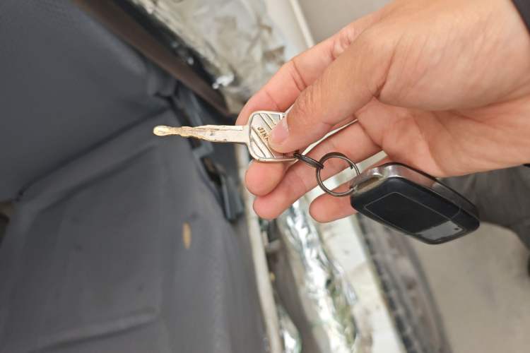 Used Jinbei Hiace 2016 2.0L Express Series Standard Version V19 Vehicle Key