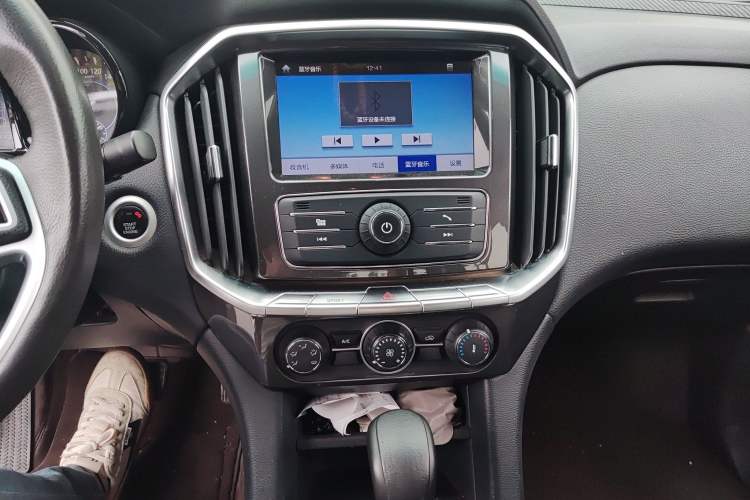 Used JMC Yuhu 7 2017 2.0T Gasoline Automatic Two-Wheel Drive Luxury Edition JX4G20A5L