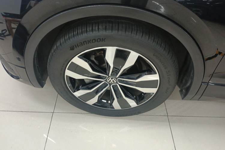 Used Volkswagen Tiguan L 2024 Outstanding Model 330TSI Automatic Two-Wheel Drive R-Line Dragon Glory Edition Left Front Wheel Hub