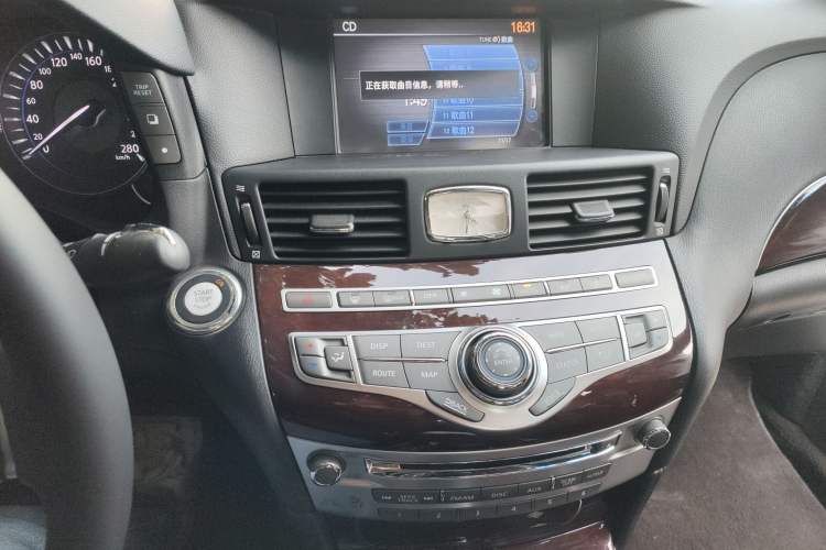 Used Infiniti M Series 2011 M37 model