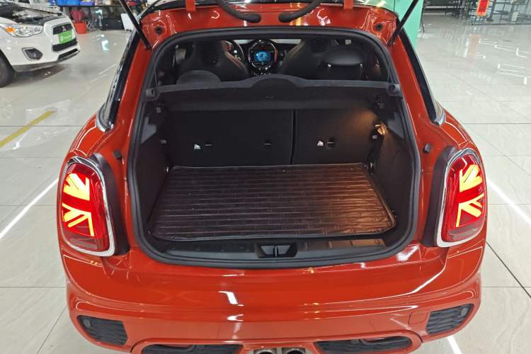 Used MINI 2018 2.0T COOPER S Racing Edition 5-door model Trunk