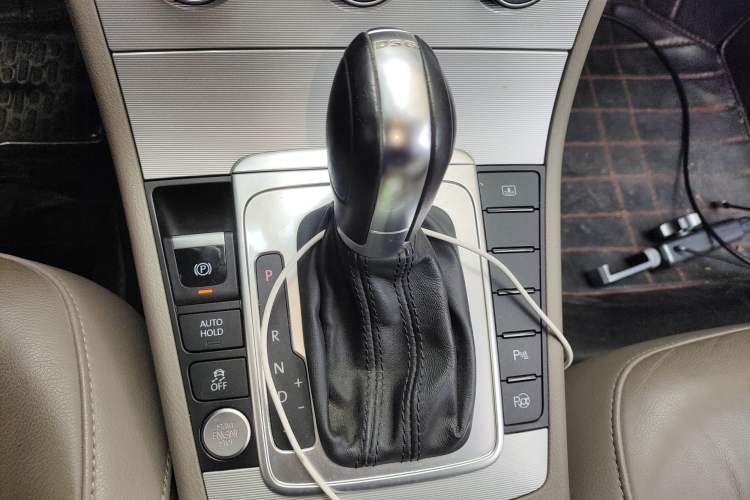 Used Volkswagen Magotan 2015 1.8TSI Prestige Model Gear Lever