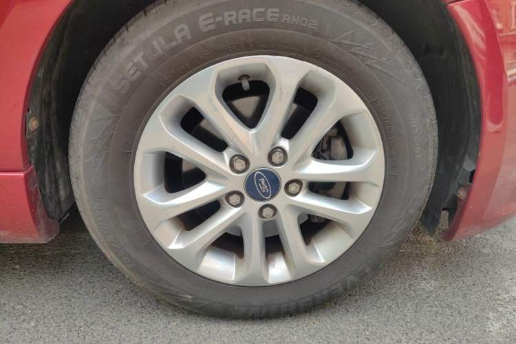 Used Ford Focus 2011 Hatchback 1.8L Automatic Fashion Edition
