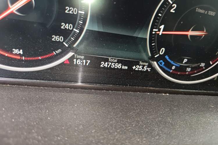 Used BMW 5 Series GT 2014 535i Leading Model Odometer Close Up