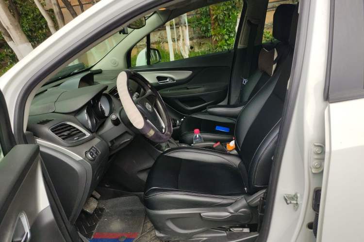 Used Buick Encore 2015 1.4T Automatic Two-Wheel Drive Urban Elite Version
