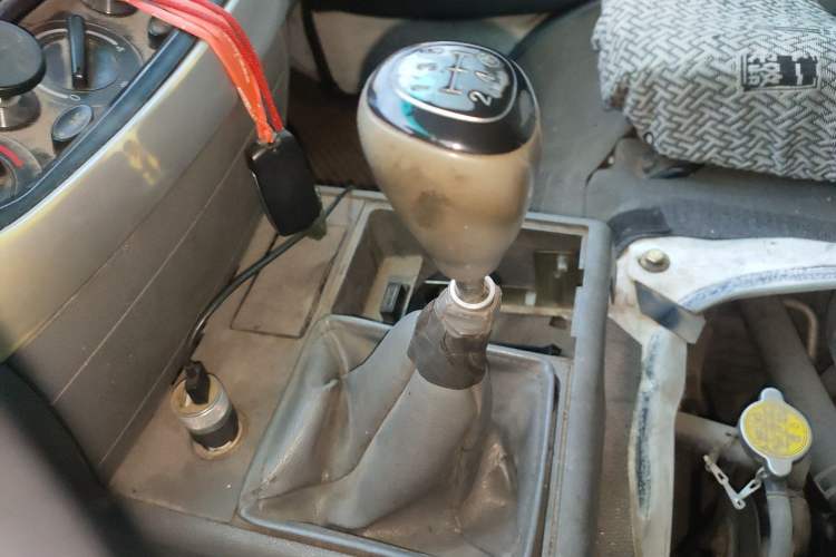 Used Jinbei Hiace 2014 2.0L 5th Generation Kuaiyunwang Business Version 4G19 Gear Lever