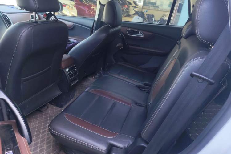 Used SWM X7 2017 1.5T Automatic Smart Enjoyment Version 7 Seats Left Rear Seat