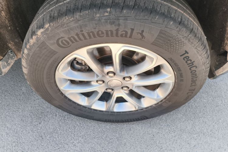 Used Jeep Grand Cherokee 2014 3.0TD Diesel Comfort Navigation Version Right Front Wheel Hub