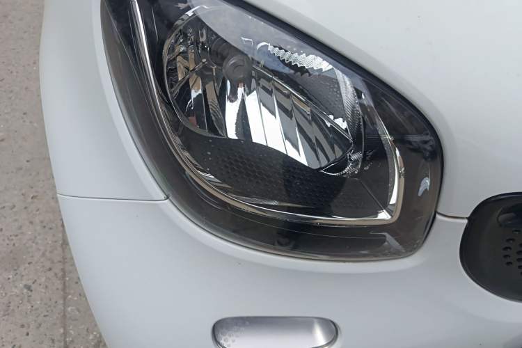 Used smart forfour 2016 1.0L 52 kW Passion Edition Right Front Headlight