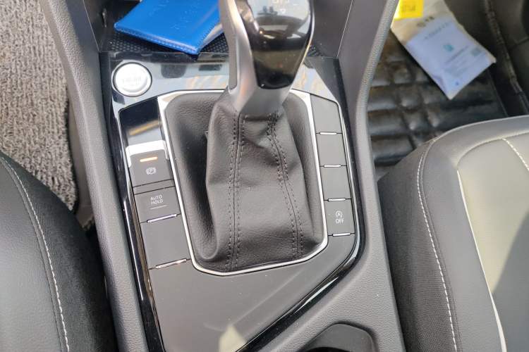 Used Volkswagen Tiguan L 2024 Outstanding Model 300TSI Automatic Two-Wheel Drive Longteng Edition