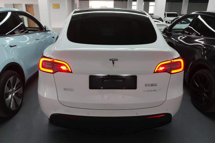Used Tesla Model Y 2023 Long-Range All-Wheel-Drive Version
