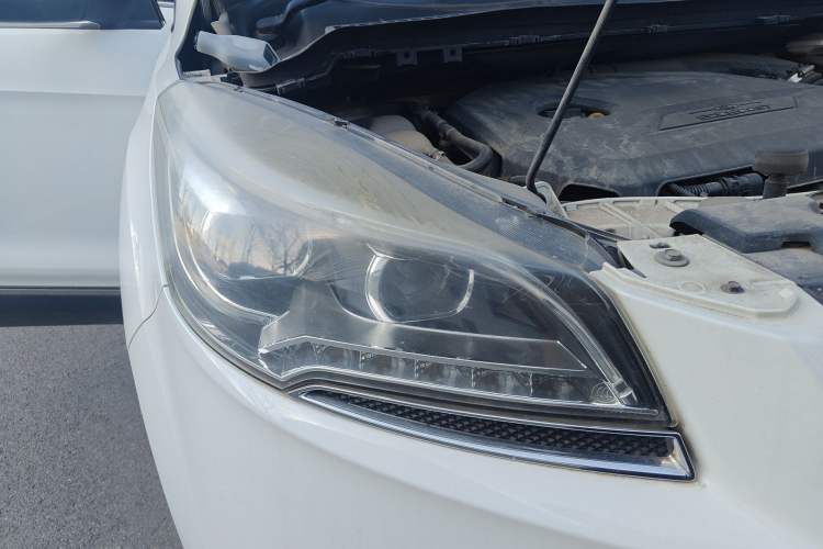 Used Ford Kuga 2013 1.6L GTDi 4x4 Elite Model Right Front Headlight