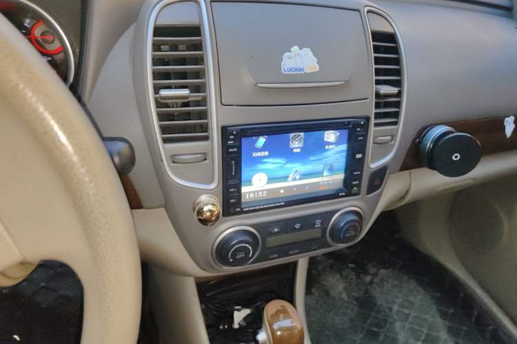 Used Nissan Sylphy 2009 1.6XL Automatic Luxury Sunroof Edition Audio And AC Panel