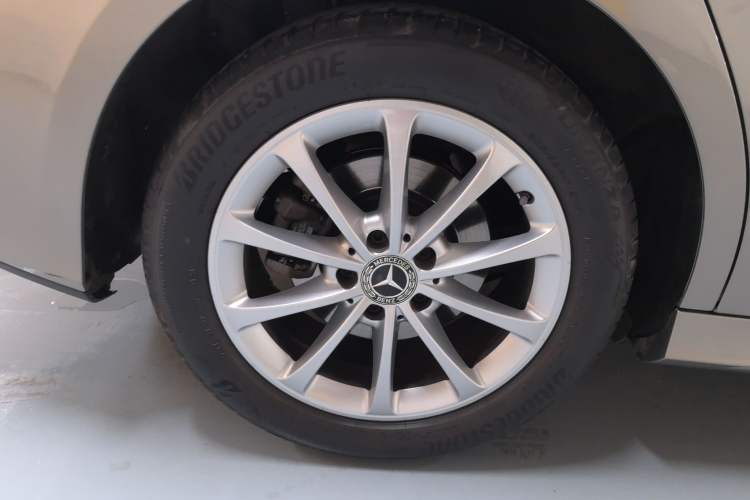 Used Mercedes-Benz A-Class 2021 A 200 L Sport Sedan Fashion Model Right Rear Wheel Hub
