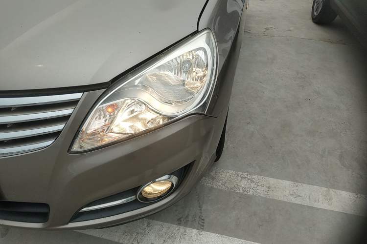 Used Hyundai Celesta 2015 1.6L Automatic Comfort Model Left Front Headlight