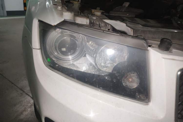 Used Jeep Compass 2014 2.0L two-wheel drive sport version Right Front Headlight