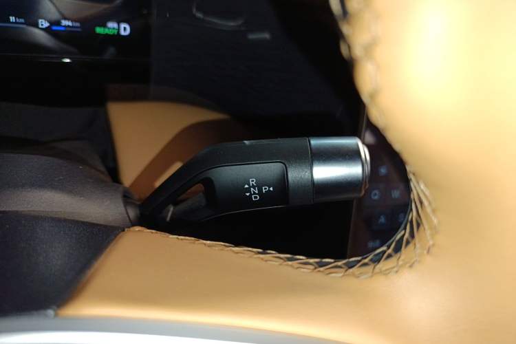 Used Geely Galaxy L7 2024 1.5T 115 km PLUS Dragon Edition Gear Lever