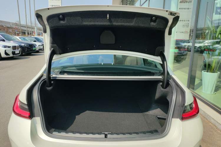 Used BMW i3 2024 eDrive 35 L
