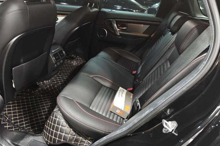 Used Land Rover Discovery Sport 2022 249 PS Metropolitan Edition 5 Seats Left Rear Seat