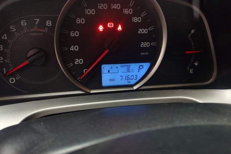 Used Toyota RAV4 2019 2.0L CVT Two-Wheel Drive Luxury Version China VI Standard Odometer Close Up