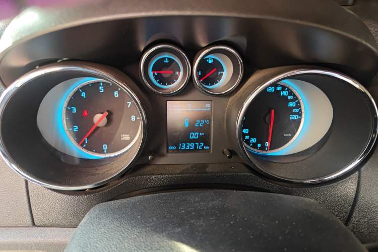 Used CHANGAN CS35 2015 1.6L Manual Luxury Model China V Standard