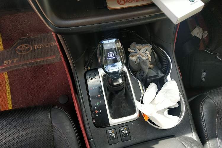 Used Toyota Highlander 2015 2.0T Four-Wheel Drive Luxury Edition 7-Seater Gear Lever