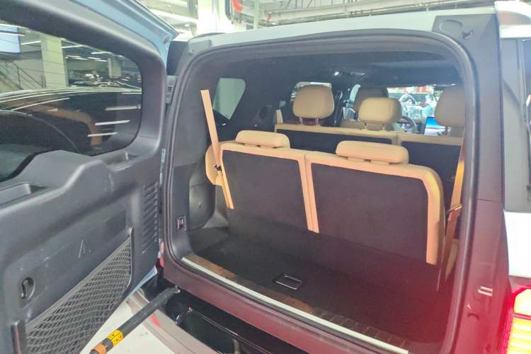 Used Formula Leopard 8 2025 Smart & Brave Flagship Edition 7 Seats Trunk