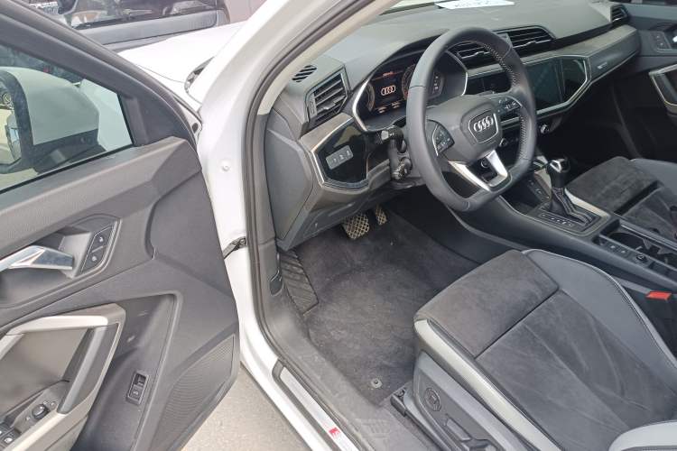 Used Audi Q3 2022 35 TFSI Fashion Dynamic Model
