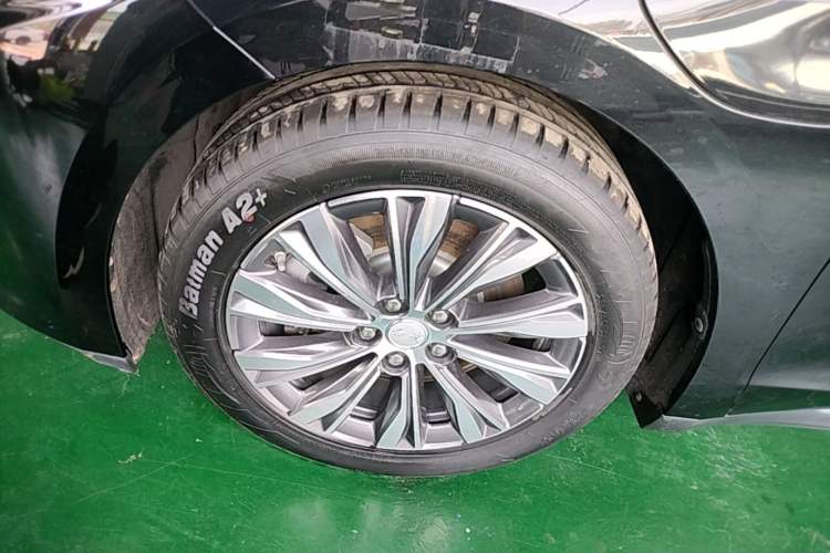 Used Hongqi E-QM5 2022 431 km Charge & Enjoy Edition