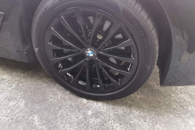 Used BMW 5 Series New Energy 2021 535Le Luxury Package Right Front Wheel Hub