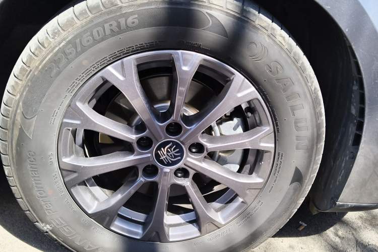 Used BYD Qin L 2024 DM-i 80KM Leading Model Right Front Wheel Hub