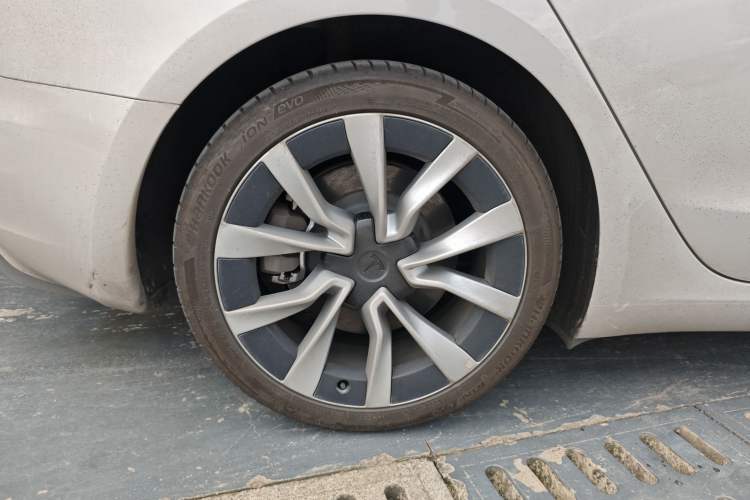 Used Tesla Model 3 2023 Long-Range All-Wheel-Drive Version
