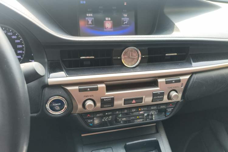 Used Lexus ES 2014 300h Elite Edition Audio And AC Panel
