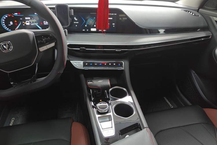 Used CHANGAN Eado 2023 Changan Edition PLUS Blue Whale NE 1.4T GDI DCT Prestige Version