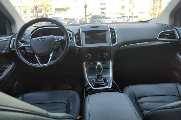 Used Ford Edge 2016 EcoBoost 245 Four-Wheel Drive Titanium Edition 7-Seater Center Console