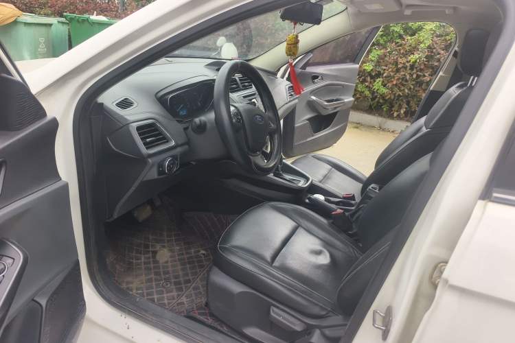 Used Ford Escort 2015 1.5L Automatic Fashion Model Left Front Seat
