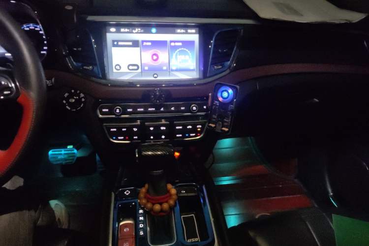 Used GAC Trumpchi GS8 2017 320T Two-Wheel Drive Prestige Version (7 Seats) Audio And AC Panel