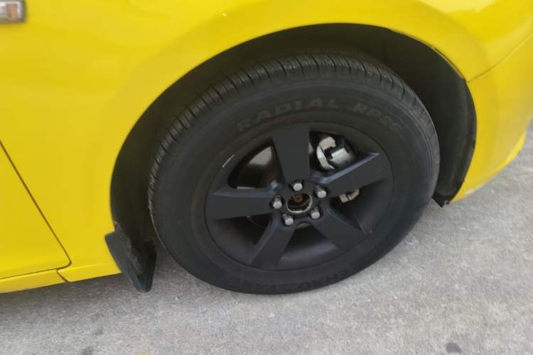 Used Chevrolet Cruze 2013 1.6L SL MT Right Front Wheel Hub