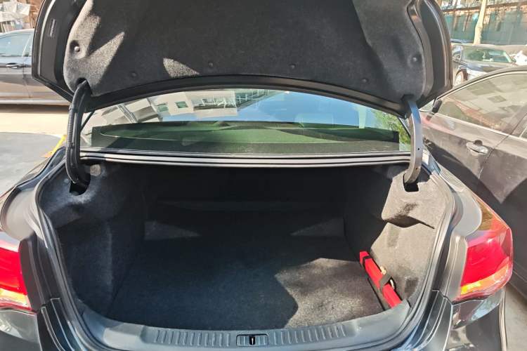 Used Chevrolet Malibu 2016 2.0L Automatic Luxury Edition Trunk