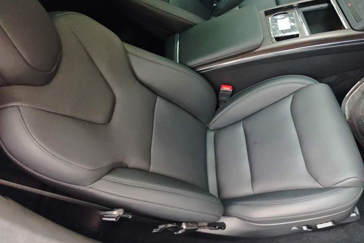 Used Tesla Model X 2023 Dual-Motor All-Wheel-Drive Version Right Front Seat