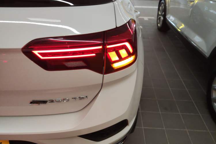 Used Volkswagen T-ROC 2020 280TSI DSG Two-Wheel-Drive Elite Version
