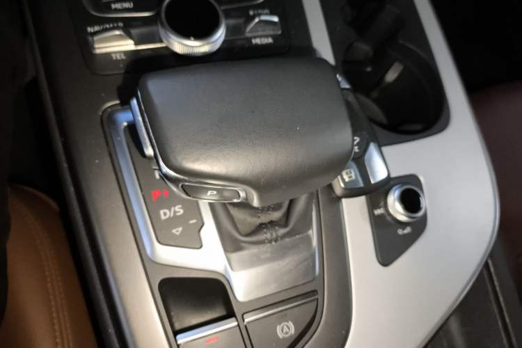 Used Audi Q7 2019 55 TFSI Technology Edition Gear Lever