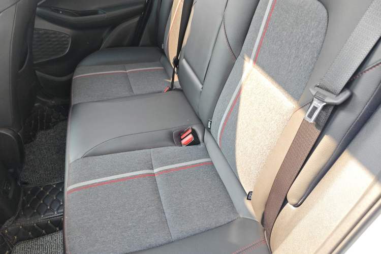 Used Chevrolet Trax 2019 Redline 325T Automatic Fun Edition China VI Standard Left Rear Seat