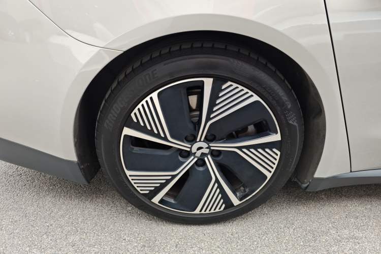 Used Nio ET7 2022 75 kWh Right Rear Wheel Hub