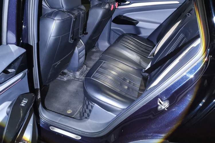 Used Volkswagen ID.4 CROZZ 2022 Long-Range Lite PRO Edition Left Rear Seat